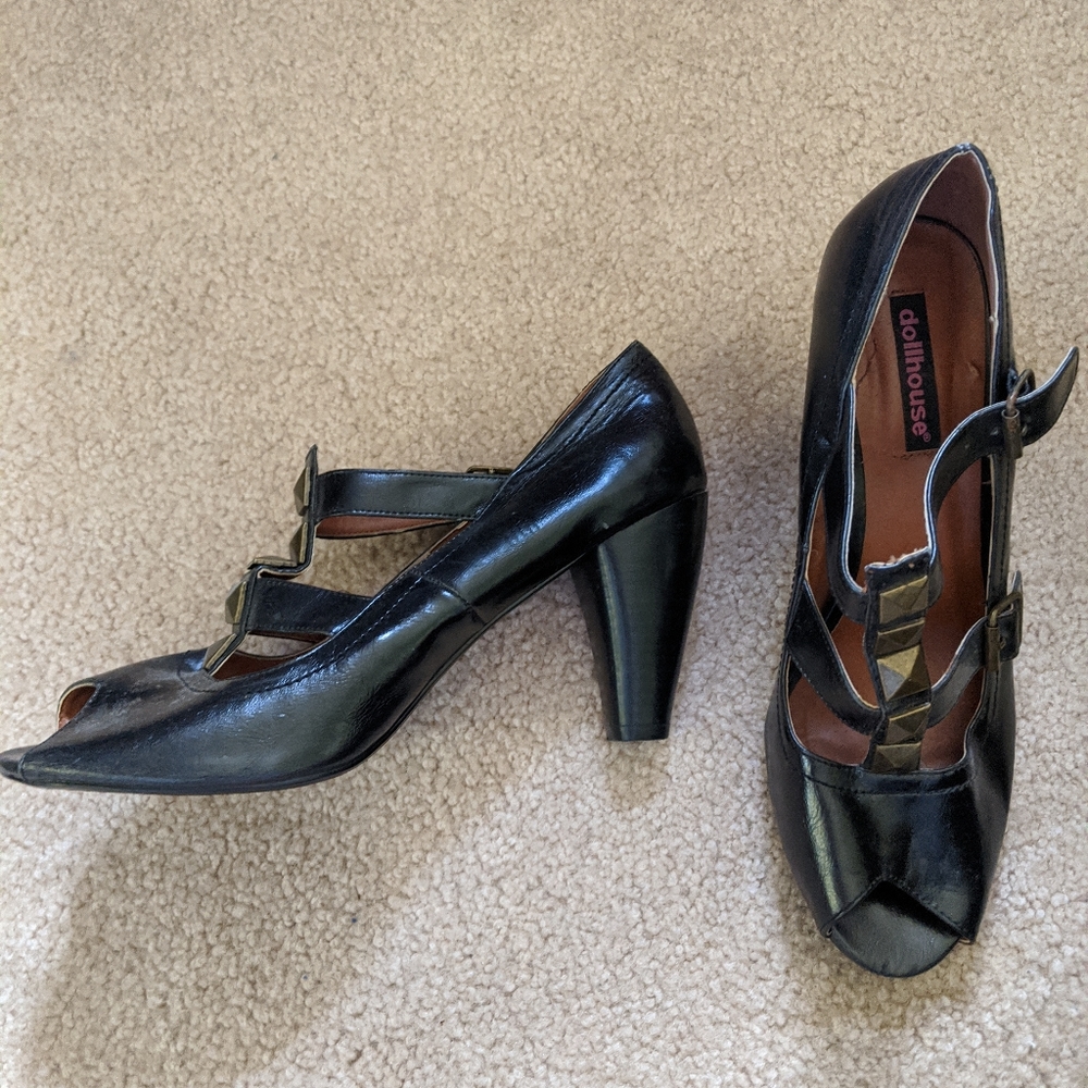 Peep toe heel bootie